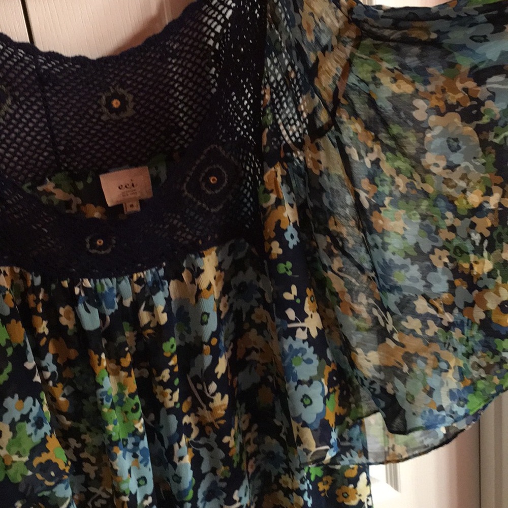Beautiful sheer top or coverup oversized! Fits more like a 22/24 - Picture 5 of 6